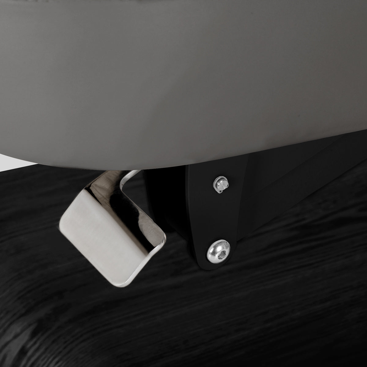 سرير SPA كهربائي Sillon Relax – رمادي، قاعدة بلون أسود · تفصيل التثبيت